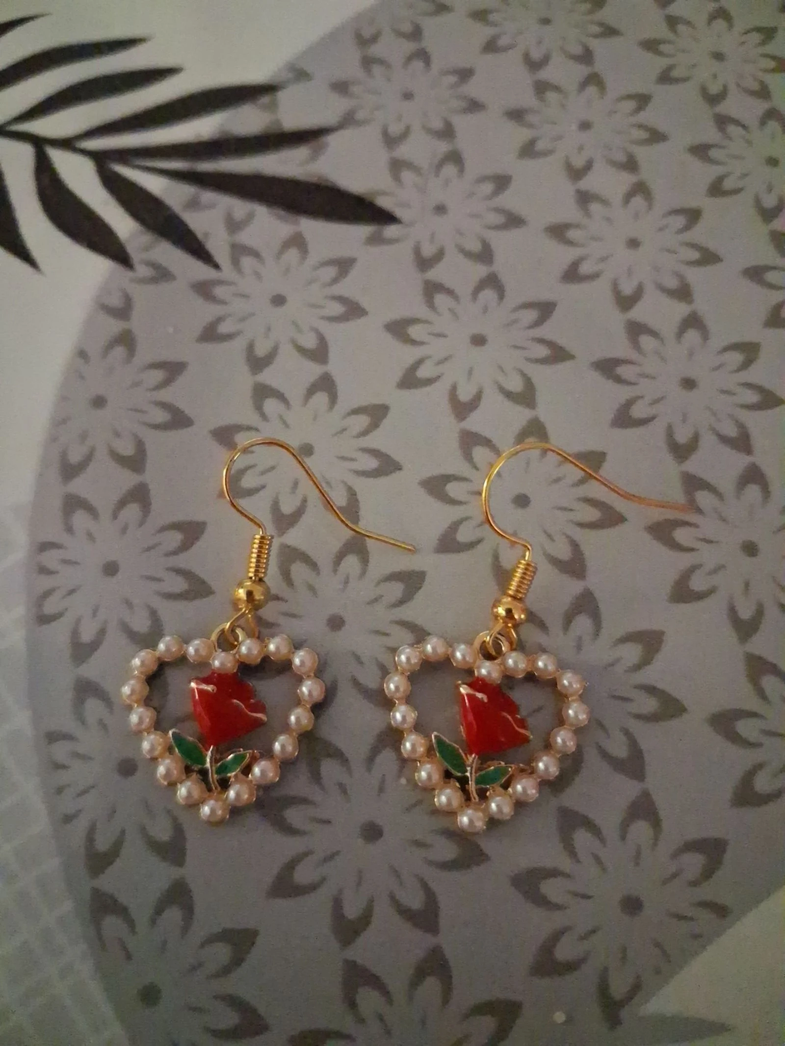 Jolies boucles d'oreilles en forme de cœur